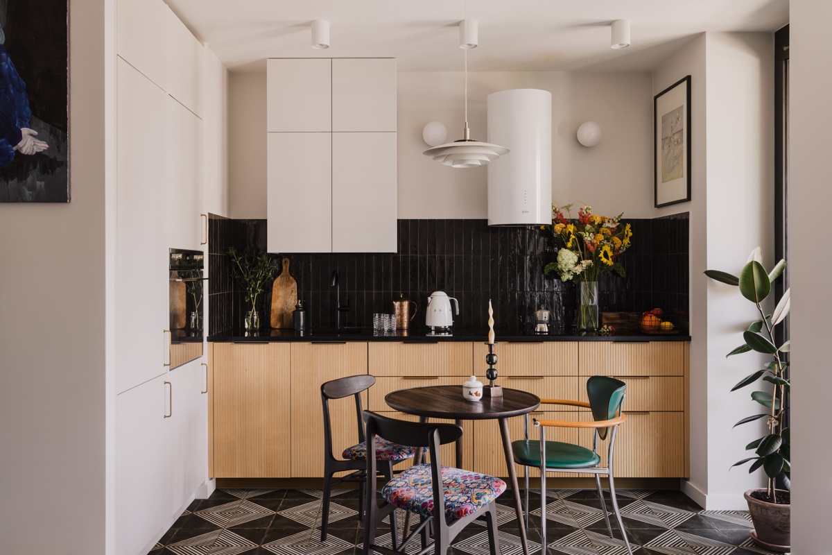 Nowoczesna jadalnia z kontrastowymi detalami